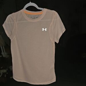 Under Armour Womend Sz Small Top. Like New Condition!!